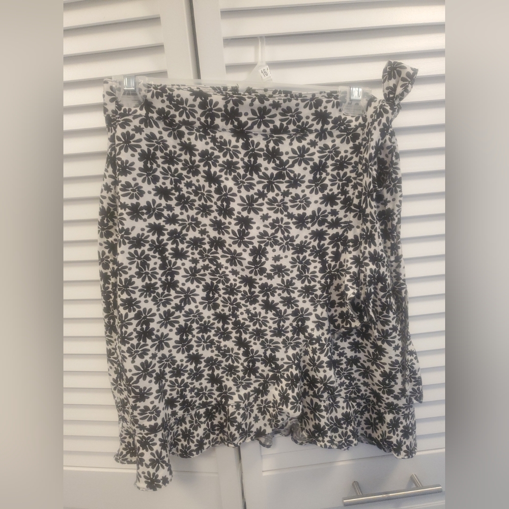 WOMENS LOFT SKIRT SZ 2P